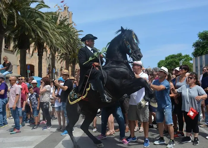 Calme, Mer, Piscines.son Xoriguer Quiet Apartment, Sea, Swimming Pools. *